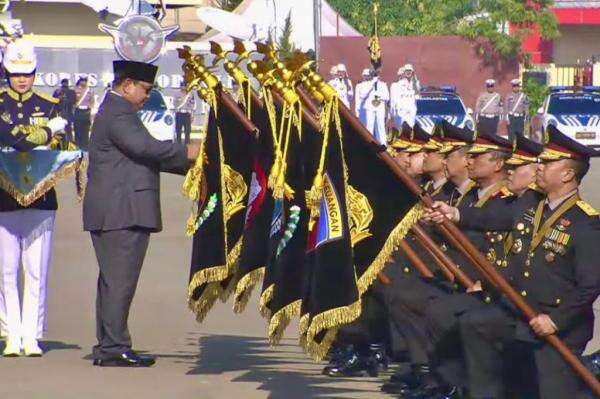 Momen HUT ke-80 Bhayangkara, Polda Riau Raih Penghargaan Nugraha Sakanti dari Presiden Momen HUT ke-80 Bhayangkara, Polda Riau Raih Penghargaan Nugraha Sakanti dari Presiden