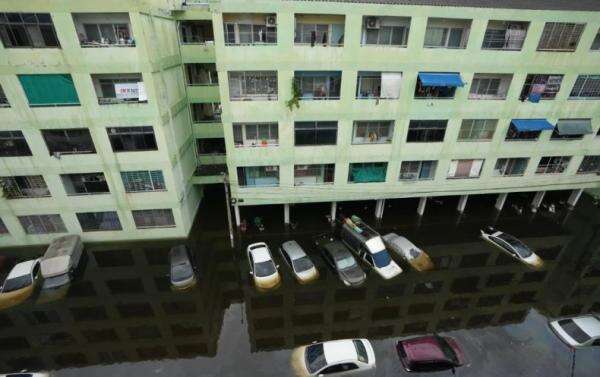 Banjir Thailand Tewaskan 19 Orang, Bangkok Lumpuh Banjir Thailand Tewaskan 19 Orang, Bangkok Lumpuh