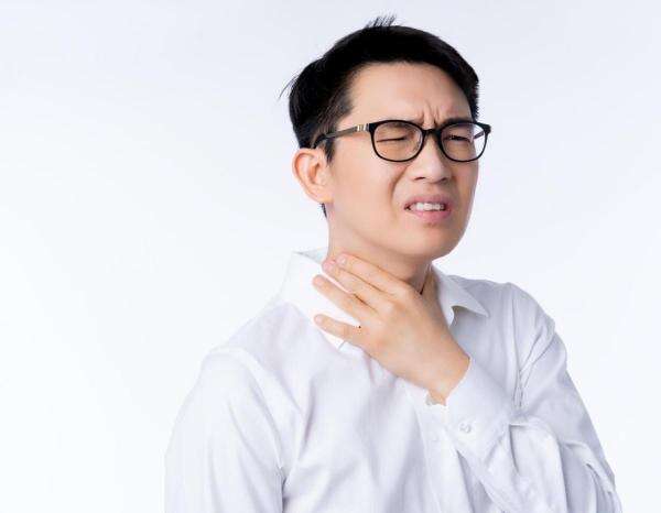 Penyebab Tenggorokan Kering Meski Sering Minum Air Putih Penyebab Tenggorokan Kering Meski Sering Minum Air Putih