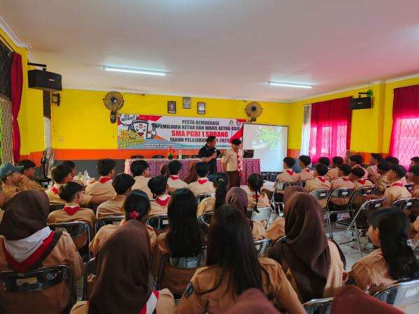Satreskoba Polres Subang Berikan Sosialisasi Bahaya Penyalahgunaan Narkoba di SMA PGRI 1 Subang Satreskoba Polres Subang Berikan Sosialisasi Bahaya Penyalahgunaan Narkoba di SMA PGRI 1 Subang