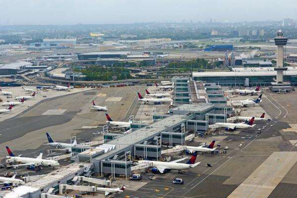 Peralatan FAA Ngadat, Kacaukan Lebih dari 1.000 Penerbangan di New York Peralatan FAA Ngadat, Kacaukan Lebih dari 1.000 Penerbangan di New York