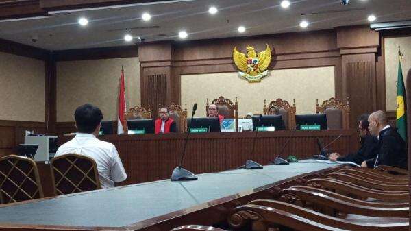 Sidang Korupsi Impor, Hakim Nilai Pertemuan Pejabat Bea Cukai dan Pengusaha Langgar Kode Etik Sidang Korupsi Impor, Hakim Nilai Pertemuan Pejabat Bea Cukai dan Pengusaha Langgar Kode Etik