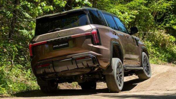 Keanehan di Belakang Mitsubishi Pajero Terbaru Akhirnya Terpecahkan Keanehan di Belakang Mitsubishi Pajero Terbaru Akhirnya Terpecahkan
