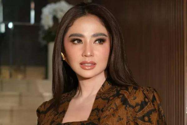 Dewi Perssik Bagikan Kabar Terbaru Tio Pakusadewo usai Dirawat Akibat Gangguan Jantung Dewi Perssik Bagikan Kabar Terbaru Tio Pakusadewo usai Dirawat Akibat Gangguan Jantung