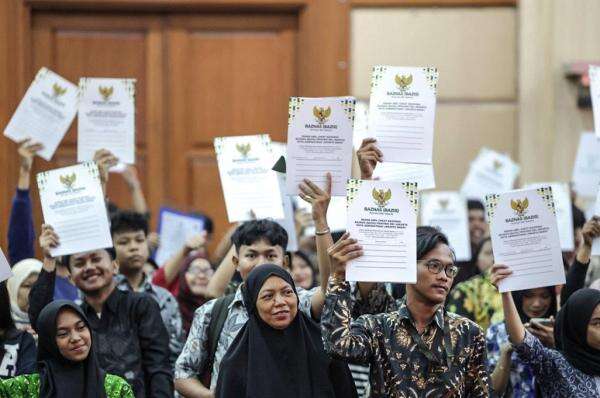 442 Warga Jakbar Dapat Bantuan dari Pemprov DKI, Tebus Ijazah Gratis di Sekolah 442 Warga Jakbar Dapat Bantuan dari Pemprov DKI, Tebus Ijazah Gratis di Sekolah