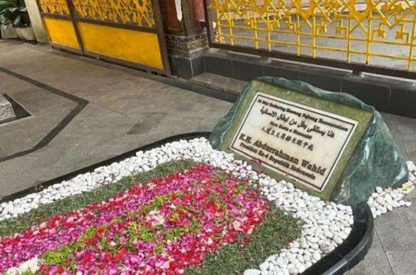 Pengumuman! Ziarah Makam Gus Dur Dibuka 24 Jam selama Muktamar NU 27-31 Agustus Pengumuman! Ziarah Makam Gus Dur Dibuka 24 Jam selama Muktamar NU 27-31 Agustus