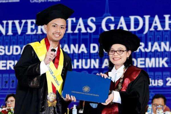 Kisah Inspiratif Duiddo Imani, Mahasiswa Termuda Lulus Hukum UGM di Usia 20 Tahun Kisah Inspiratif Duiddo Imani, Mahasiswa Termuda Lulus Hukum UGM di Usia 20 Tahun