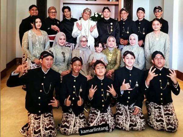 3 Anak Andre Taulany Hadir di Pernikahan Amanda Rigby, Ini Fotonya! 3 Anak Andre Taulany Hadir di Pernikahan Amanda Rigby, Ini Fotonya!