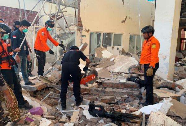 Update Gempa Dahsyat NTT: 53.971 Rumah Warga Rusak Update Gempa Dahsyat NTT: 53.971 Rumah Warga Rusak