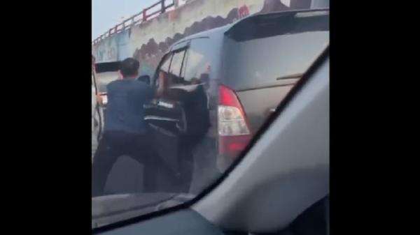Dugaan Penggelapan Fortuner Ketua KPU Lampung Utara Berujung Kejar-kejaran dengan Polisi Dugaan Penggelapan Fortuner Ketua KPU Lampung Utara Berujung Kejar-kejaran dengan Polisi