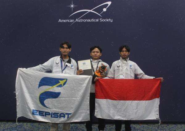 Keren, Mahasiswa PENS Raih Juara Kompetisi Satelit Mini Dunia di Amerika Serikat Keren, Mahasiswa PENS Raih Juara Kompetisi Satelit Mini Dunia di Amerika Serikat