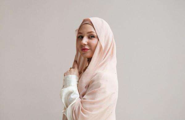 Tips Atasi Rambut Lepek untuk Perempuan Berhijab Tips Atasi Rambut Lepek untuk Perempuan Berhijab
