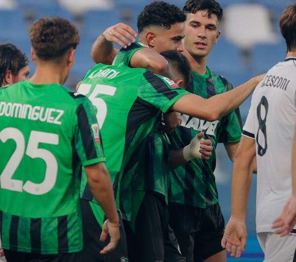 Kapten Timnas Indonesia Jay Idzes Duduk di Bench saat Sassuolo Hajar Cesena 3-0 di Babak Pertama Coppa Italia 2026-2027 Kapten Timnas Indonesia Jay Idzes Duduk di Bench saat Sassuolo Hajar Cesena 3-0 di Babak Pertama Coppa Italia 2026-2027