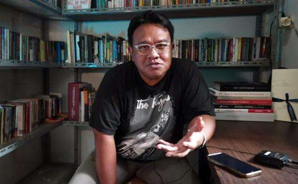 Polisi Periksa Sutradara Dandhy Laksono soal Film Pesta Babi Pekan Depan Polisi Periksa Sutradara Dandhy Laksono soal Film Pesta Babi Pekan Depan