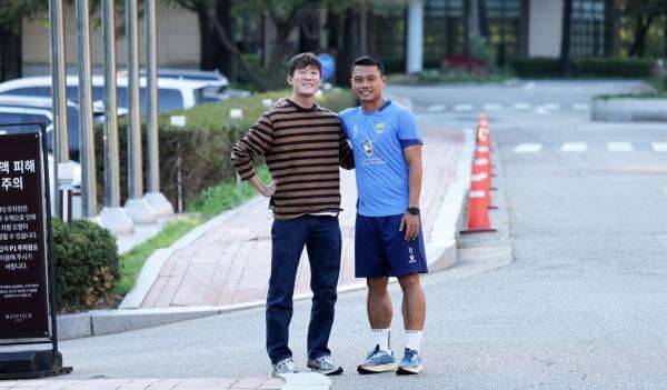 Jelang Persib Bandung vs FC Seoul, Pemain Korea Selatan Ini Doakan Pangeran Biru Menang! Jelang Persib Bandung vs FC Seoul, Pemain Korea Selatan Ini Doakan Pangeran Biru Menang!