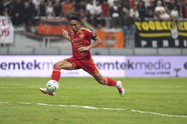 Shin Tae-yong Ubah Posisi Rizky Ridho di Persija, Sang Kapten Sampai Belajar dari Gelandang Eropa! Shin Tae-yong Ubah Posisi Rizky Ridho di Persija, Sang Kapten Sampai Belajar dari Gelandang Eropa!