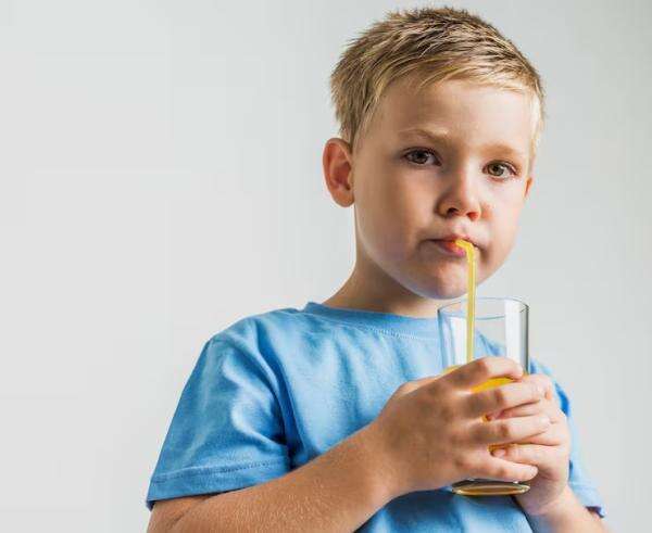 Bukan Cuma Bikin Gemuk, Sering Minum Soda Sejak Kecil Bisa Tingkatkan Risiko Hipertensi Bukan Cuma Bikin Gemuk, Sering Minum Soda Sejak Kecil Bisa Tingkatkan Risiko Hipertensi