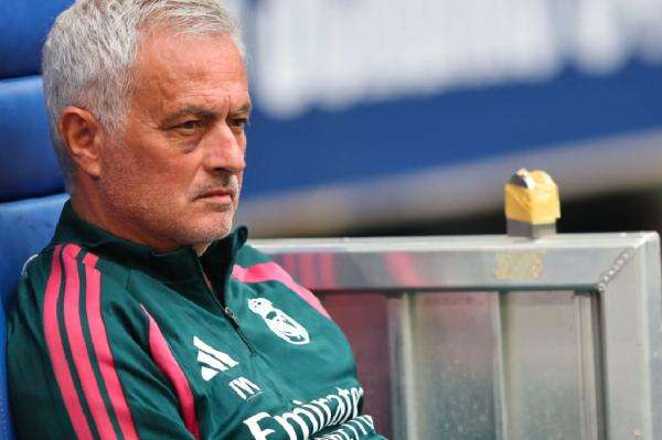 Mata Jose Mourinho Lebam saat Real Madrid Bantai Schalke, Penyebabnya Mengejutkan Mata Jose Mourinho Lebam saat Real Madrid Bantai Schalke, Penyebabnya Mengejutkan