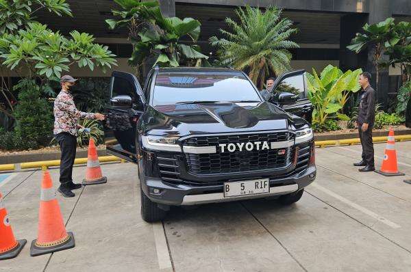 KPK Sita Mobil Land Cruiser Eks Bupati Kebumen Arif Sugiyanto, Ini Penampakannya KPK Sita Mobil Land Cruiser Eks Bupati Kebumen Arif Sugiyanto, Ini Penampakannya
