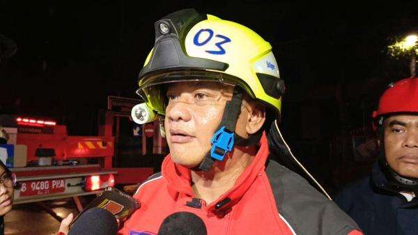 1 Orang Dievakuasi dari Lantai 15 saat Gedung Bapenda DKI Terbakar 1 Orang Dievakuasi dari Lantai 15 saat Gedung Bapenda DKI Terbakar