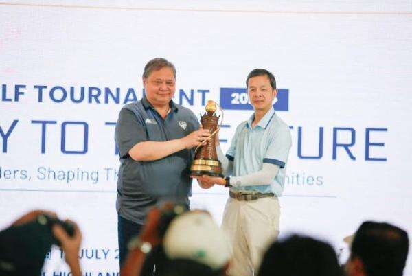 AEI Golf Tournament 2026 Resmi Ditutup, Airlangga Hartarto: Ini Bagian Silaturahmi Lingkungan Pasar Modal AEI Golf Tournament 2026 Resmi Ditutup, Airlangga Hartarto: Ini Bagian Silaturahmi Lingkungan Pasar Modal