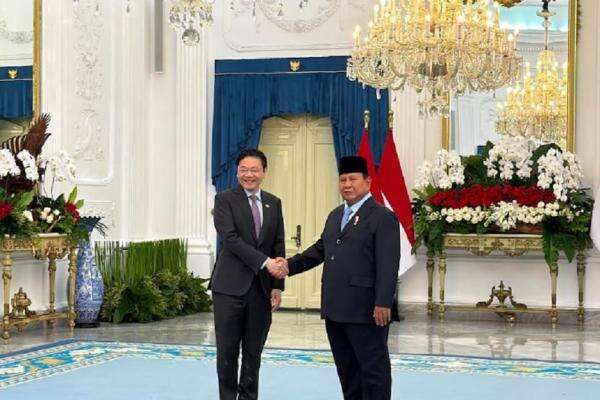 Prabowo Sambut Jabat Tangan Erat Kedatangan PM Singapura di Istana Merdeka Prabowo Sambut Jabat Tangan Erat Kedatangan PM Singapura di Istana Merdeka