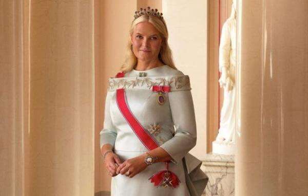 Siapa Mette-Marit? Ratu Baru Norwegia yang Suka Berpesta dan Dijuluki sebagai Pendosa Siapa Mette-Marit? Ratu Baru Norwegia yang Suka Berpesta dan Dijuluki sebagai Pendosa