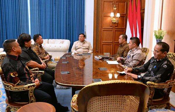 Panglima Jilah Usulkan ke Prabowo, Warga Dayak Bertato Bisa Daftar TNI-Polri Panglima Jilah Usulkan ke Prabowo, Warga Dayak Bertato Bisa Daftar TNI-Polri