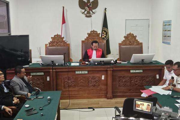 Bacakan Replik, Roy Suryo Tegaskan Tuntutan Ganti Rugi Rp206 Juta Bentuk Perlawanan Moral Bacakan Replik, Roy Suryo Tegaskan Tuntutan Ganti Rugi Rp206 Juta Bentuk Perlawanan Moral