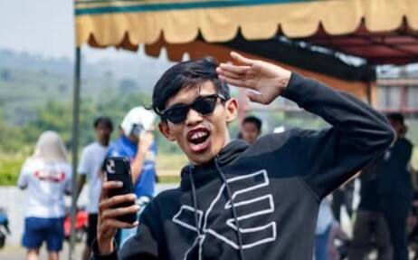 Dede Sunandar Bantah Rumah Tangga Retak Gegara Orang Ketiga: Gak Ada! Dede Sunandar Bantah Rumah Tangga Retak Gegara Orang Ketiga: Gak Ada!