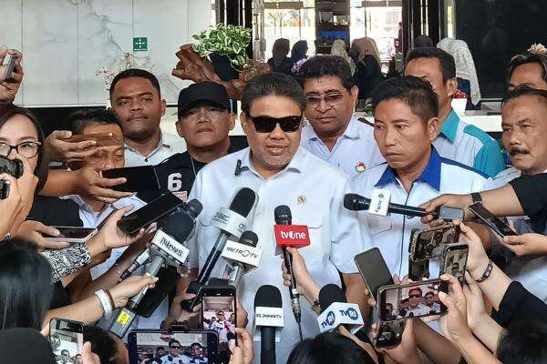 Said Iqbal Berhasil Bertemu Purbaya: Sodorkan Draf Reformasi Pajak JHT, Buruh Batal Demo Besok Said Iqbal Berhasil Bertemu Purbaya: Sodorkan Draf Reformasi Pajak JHT, Buruh Batal Demo Besok