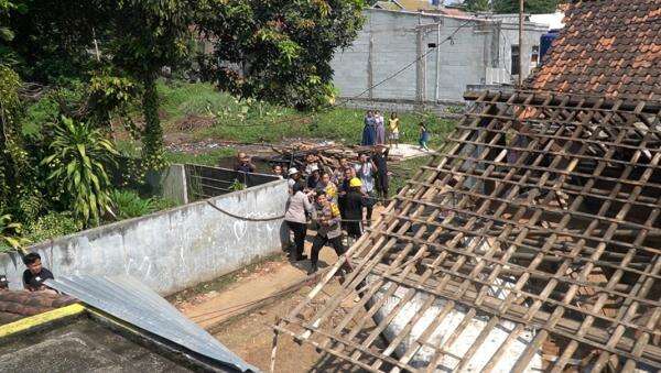 Jelang Hari Bhayangkara, Anggota Polres Bogor Patungan Bangun 8 Rumah Warga Jelang Hari Bhayangkara, Anggota Polres Bogor Patungan Bangun 8 Rumah Warga