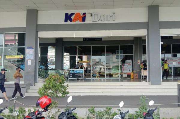 Eskalator Stasiun Duri Sudah Beroperasi, Penumpang Terburu-buru Diminta Pakai Tangga Manual Eskalator Stasiun Duri Sudah Beroperasi, Penumpang Terburu-buru Diminta Pakai Tangga Manual