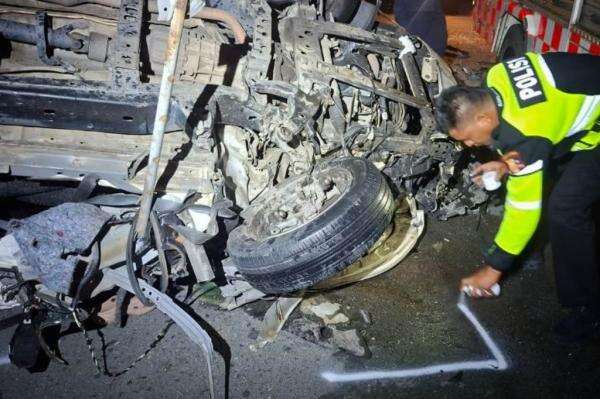 Identitas 3 Korban Tewas Ambulans Tabrak Truk di Tol Pekanbaru, Salah Satunya Perawat Identitas 3 Korban Tewas Ambulans Tabrak Truk di Tol Pekanbaru, Salah Satunya Perawat