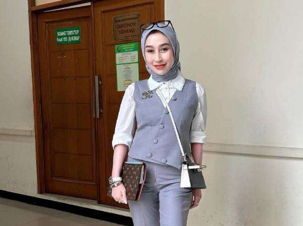 Reza Gladys Diduga Lakukan Penipuan Lewat Produk Skincare, Diklaim Tidak BPOM! Reza Gladys Diduga Lakukan Penipuan Lewat Produk Skincare, Diklaim Tidak BPOM!