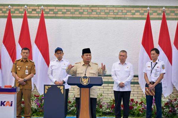 Cegah Kecelakaan, Prabowo Minta KAI Pasang Palang Otomatis di Pelintasan Kereta Cegah Kecelakaan, Prabowo Minta KAI Pasang Palang Otomatis di Pelintasan Kereta