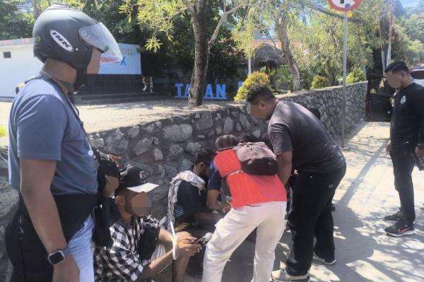 Terungkap! Senpi Ilegal Rp80 Juta Diduga Dibeli dari WNA untuk Jaringan KKB Papua Terungkap! Senpi Ilegal Rp80 Juta Diduga Dibeli dari WNA untuk Jaringan KKB Papua