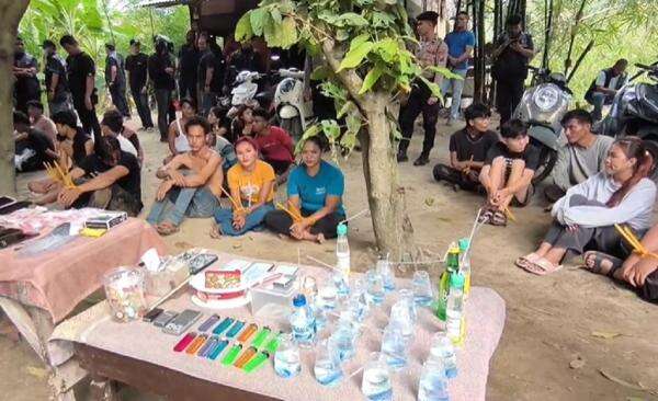 Bareskrim Gerebek Kampung Narkoba di Deliserdang, Puluhan Orang Ditangkap Bareskrim Gerebek Kampung Narkoba di Deliserdang, Puluhan Orang Ditangkap