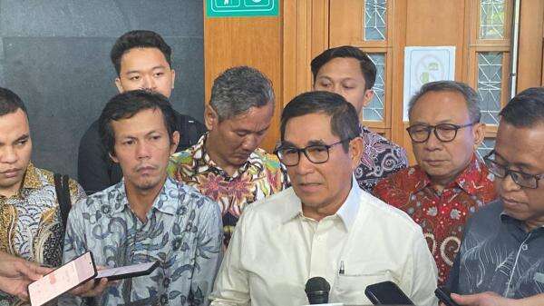 Sebut Kerry Riza Cs Dikriminalisasi, Hamdan Zoelva Minta Presiden Beri Keadilan Sebut Kerry Riza Cs Dikriminalisasi, Hamdan Zoelva Minta Presiden Beri Keadilan