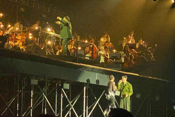 Duet Afgan dan Mahalini di Konser Retrospektif Bikin JICC Bergemuruh Duet Afgan dan Mahalini di Konser Retrospektif Bikin JICC Bergemuruh
