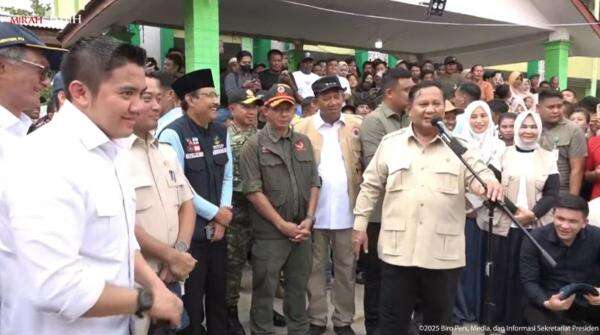 Presiden Prabowo Tahun Baruan di Aceh, Seskab Teddy Terus Benahi Komunikasi Bencana Sumatera Presiden Prabowo Tahun Baruan di Aceh, Seskab Teddy Terus Benahi Komunikasi Bencana Sumatera