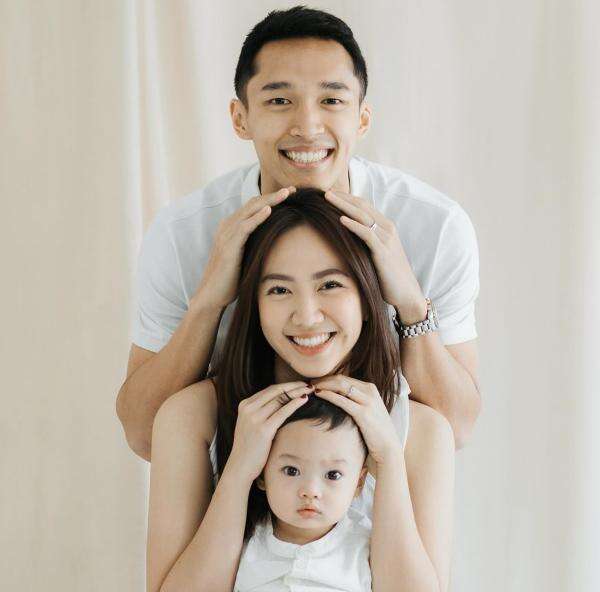 Jonatan Christie dan Shanju Rayakan 2 Tahun Jayden, Tulis Pesan Menyentuh: Tak Harus Jadi Terhebat Jadi Versi Terbaikmu Jonatan Christie dan Shanju Rayakan 2 Tahun Jayden, Tulis Pesan Menyentuh: Tak Harus Jadi Terhebat Jadi Versi Terbaikmu