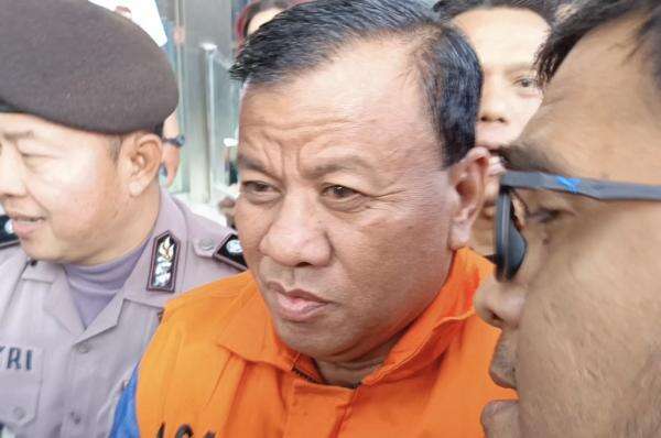 Breaking News: Bupati dan Sekda Kuansing Ditahan KPK Breaking News: Bupati dan Sekda Kuansing Ditahan KPK