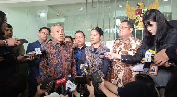 Nadiem Laporkan 4 Hakim Kasus Chromebook ke KY Nadiem Laporkan 4 Hakim Kasus Chromebook ke KY