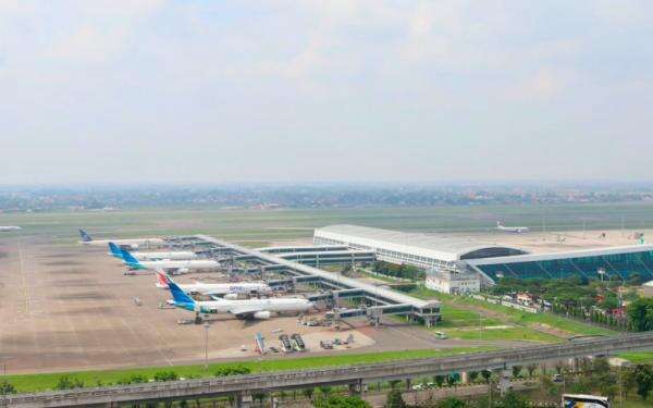 Gunung Anak Krakatau Erupsi, Tiga Bandara Ditutup Sementara Gunung Anak Krakatau Erupsi, Tiga Bandara Ditutup Sementara