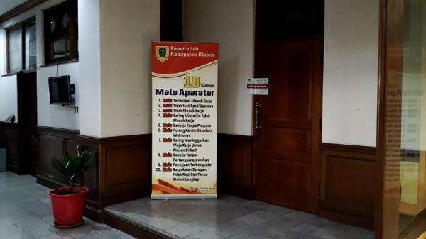 KPK Segel 7 Ruangan di Kantor Pemkab Klaten Usai OTT Bupati Hamenang Wajar Ismoyo KPK Segel 7 Ruangan di Kantor Pemkab Klaten Usai OTT Bupati Hamenang Wajar Ismoyo
