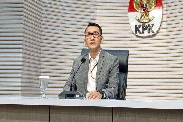 KPK: SGD8.500 Disita dari Ruangan Kepala Imigrasi Jaksel KPK: SGD8.500 Disita dari Ruangan Kepala Imigrasi Jaksel