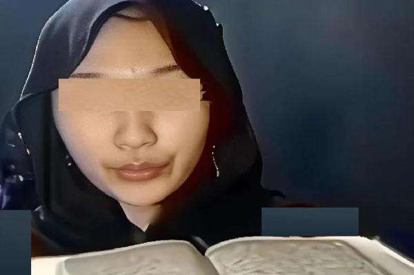 Begini Tampang Wanita Viral Pegang Al Quran Tanpa Busana, Polisi Cari Pelaku Begini Tampang Wanita Viral Pegang Al Quran Tanpa Busana, Polisi Cari Pelaku