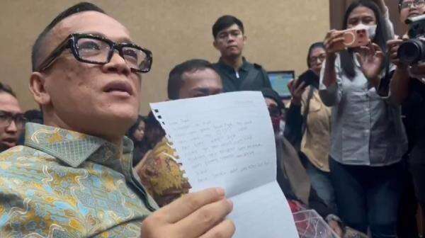 Noel Pamer Surat dari Anak saat Sidang: Aku Bakal Kangen Ayah! Noel Pamer Surat dari Anak saat Sidang: Aku Bakal Kangen Ayah!