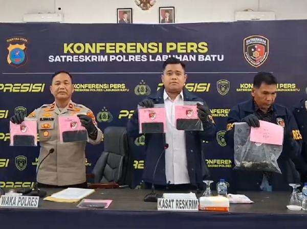 Densus 88 Turun Tangan Usut Teror Molotov di Barbershop Labuhanbatu, 4 Orang Ditangkap Densus 88 Turun Tangan Usut Teror Molotov di Barbershop Labuhanbatu, 4 Orang Ditangkap